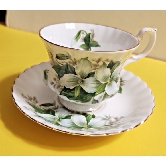 Vintage Royal Albert Trillium Tea Cup and Saucer Set Ontario Provincial Flower - Picture 1 of 12
